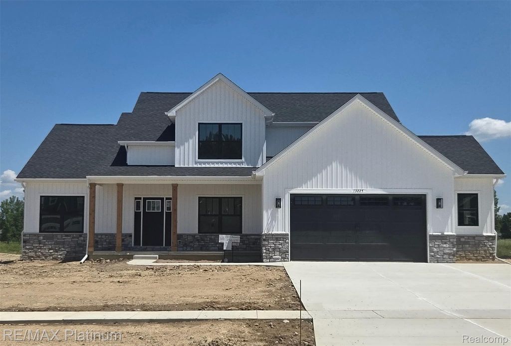 13067 River Rock Pass, Fenton Charter Township, MI 48451