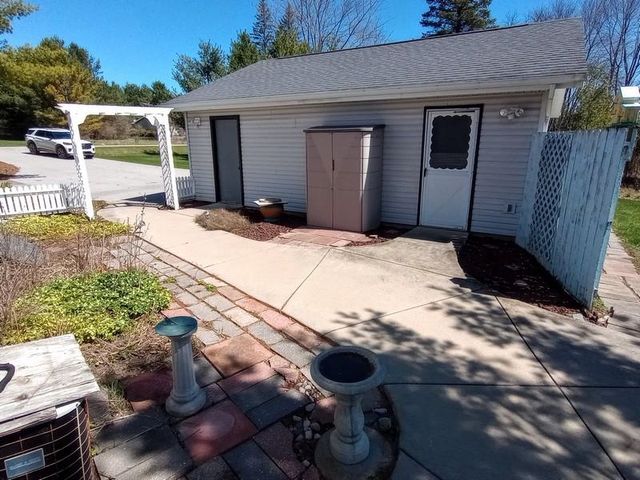 5402 Lexington Avenue, Gladwin, MI 48624