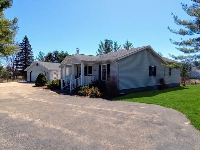 5402 Lexington Avenue, Gladwin, MI 48624