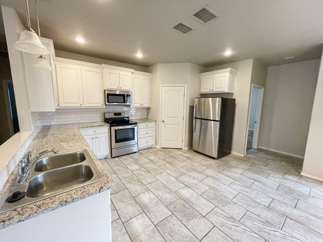 11207 Akron Avenue, Lubbock, TX 79423