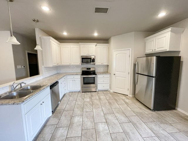 11207 Akron Avenue, Lubbock, TX 79423