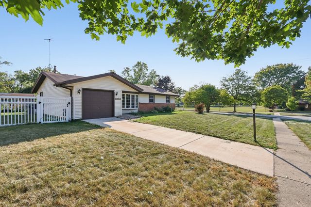 1933 Whittier Lane, Schaumburg, IL 60193