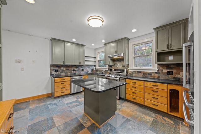 2920 Huntington Road, Shaker Heights, OH 44120