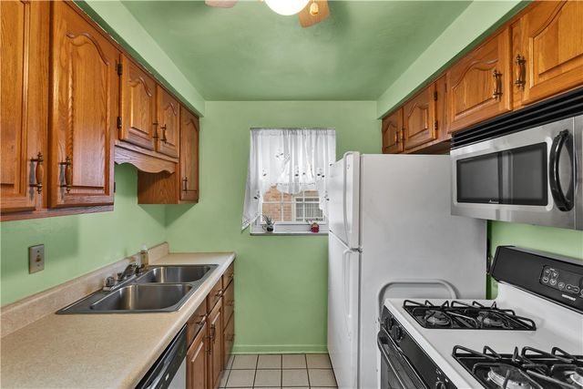 571 Helena St, East Mckeesport, PA 15035