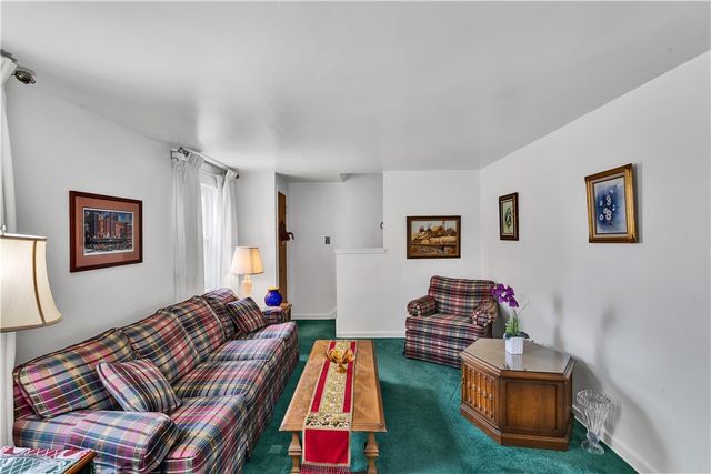 571 Helena St, East Mckeesport, PA 15035