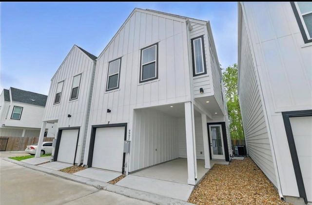 9902 Clark Road F, Houston, TX 77076