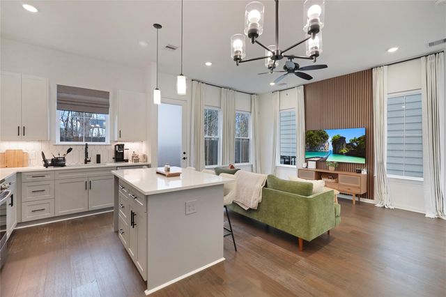 9902 Clark Road F, Houston, TX 77076