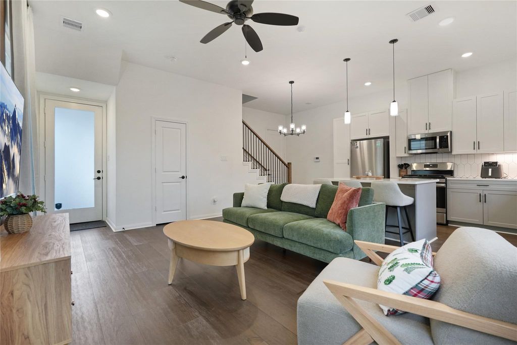 9902 Clark Road F, Houston, TX 77076