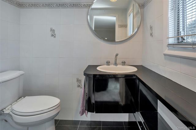 3 Dover Lane, Old Bethpage, NY 11804