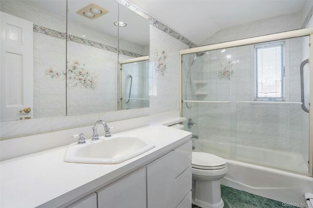 3 Dover Lane, Old Bethpage, NY 11804