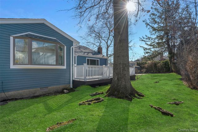 3 Dover Lane, Old Bethpage, NY 11804