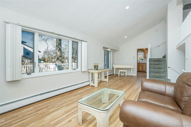 3 Dover Lane, Old Bethpage, NY 11804