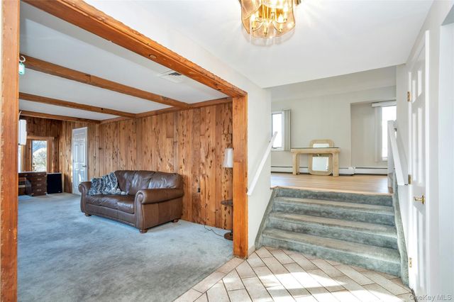 3 Dover Lane, Old Bethpage, NY 11804