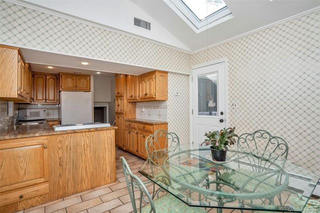 3 Dover Lane, Old Bethpage, NY 11804