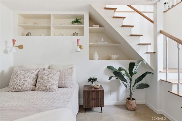 6182 Glen Oak St, Los Angeles, CA 90068