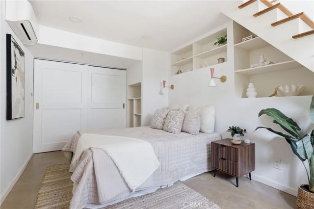 6182 Glen Oak St, Los Angeles, CA 90068