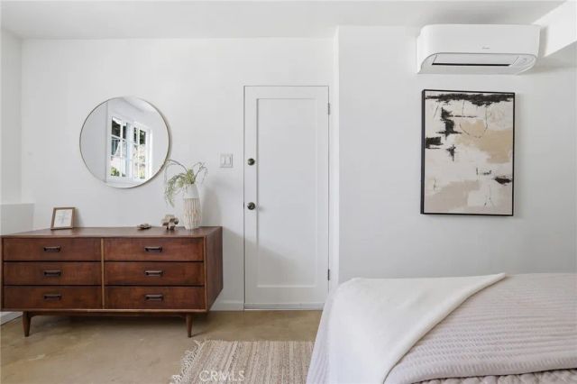 6182 Glen Oak St, Los Angeles, CA 90068