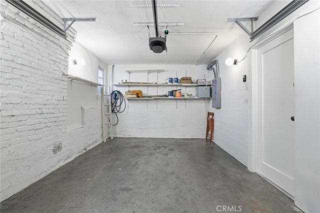 6182 Glen Oak St, Los Angeles, CA 90068