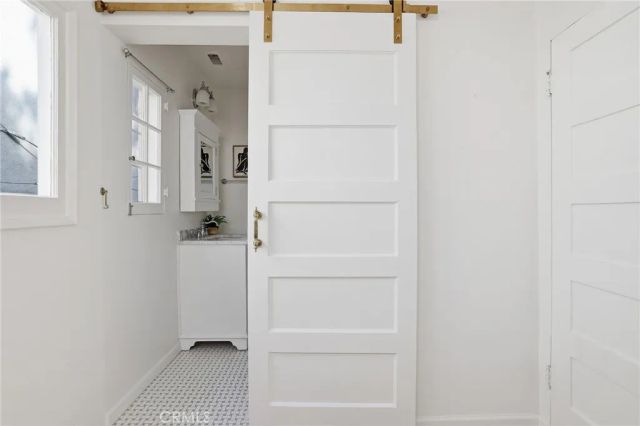 6182 Glen Oak St, Los Angeles, CA 90068