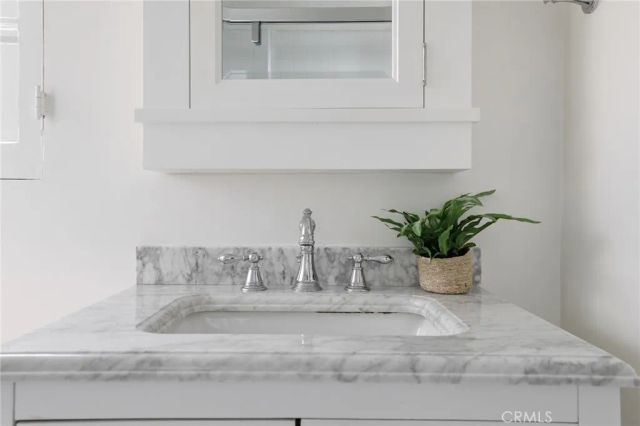 6182 Glen Oak St, Los Angeles, CA 90068