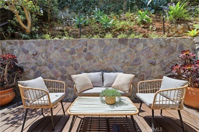 6182 Glen Oak St, Los Angeles, CA 90068
