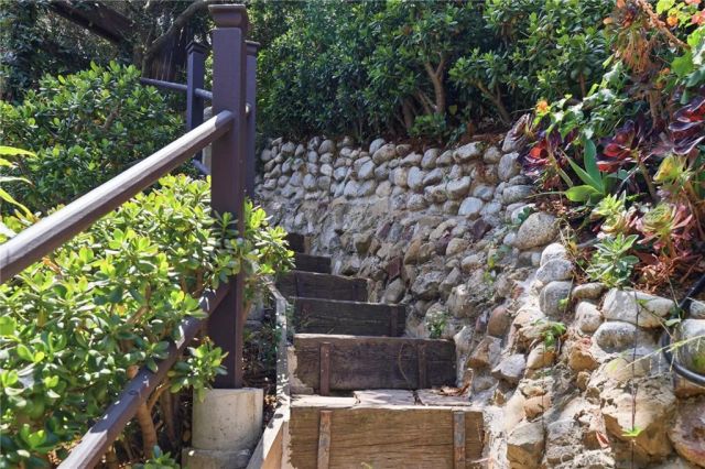 6182 Glen Oak St, Los Angeles, CA 90068
