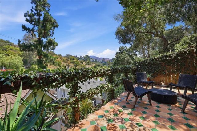 6182 Glen Oak St, Los Angeles, CA 90068