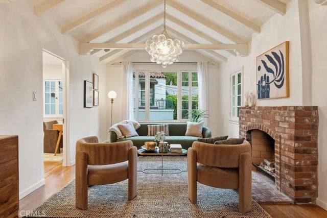 6182 Glen Oak St, Los Angeles, CA 90068