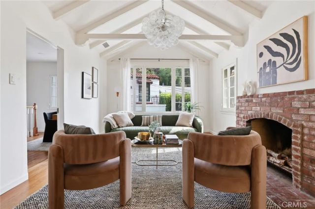 6182 Glen Oak St, Los Angeles, CA 90068
