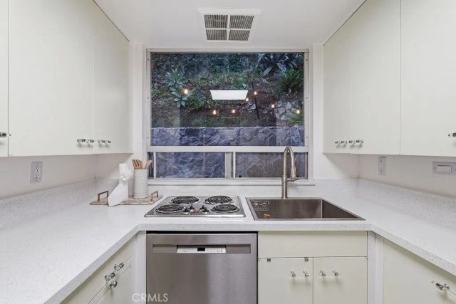 6182 Glen Oak St, Los Angeles, CA 90068