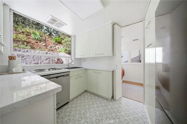 6182 Glen Oak St, Los Angeles, CA 90068
