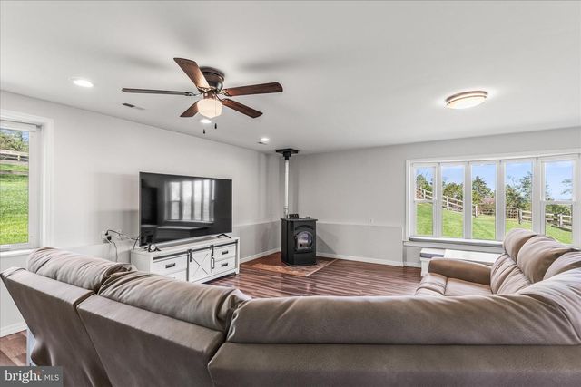 529 MCGLAUGHLIN RD, Gettysburg, PA 17325