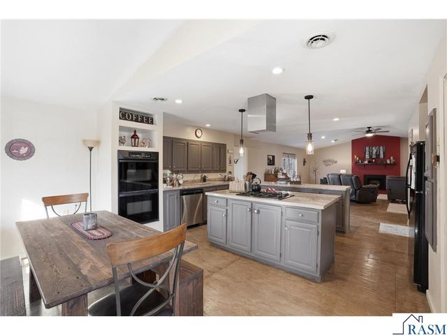 38630 Woodview Lane, Le Center, MN 56057