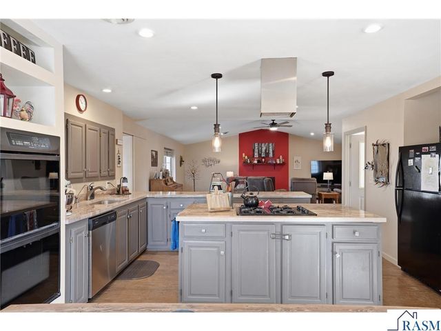 38630 Woodview Lane, Le Center, MN 56057