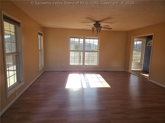 73 Cala Lane, Alum Creek, WV 25003