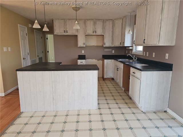 73 Cala Lane, Alum Creek, WV 25003