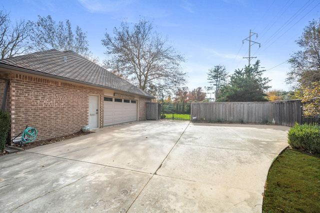 8001 E Tipperary St, Wichita, KS 67206