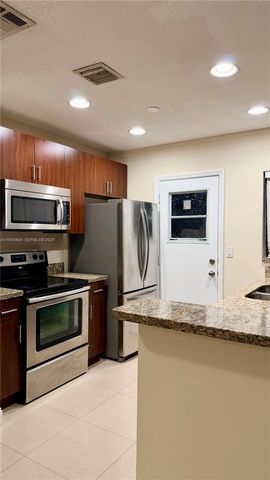 1104 NE 17th Ter 1-2, Fort Lauderdale, FL 33304