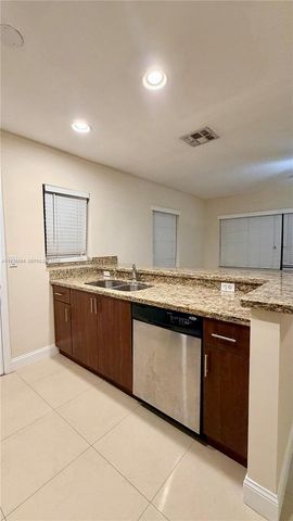 1104 NE 17th Ter 1-2, Fort Lauderdale, FL 33304