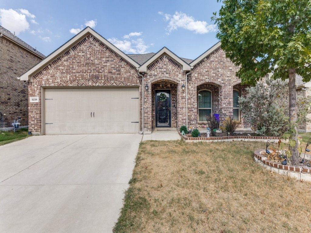 9236 Flying Eagle Lane, Fort Worth, TX 76131 — exterior