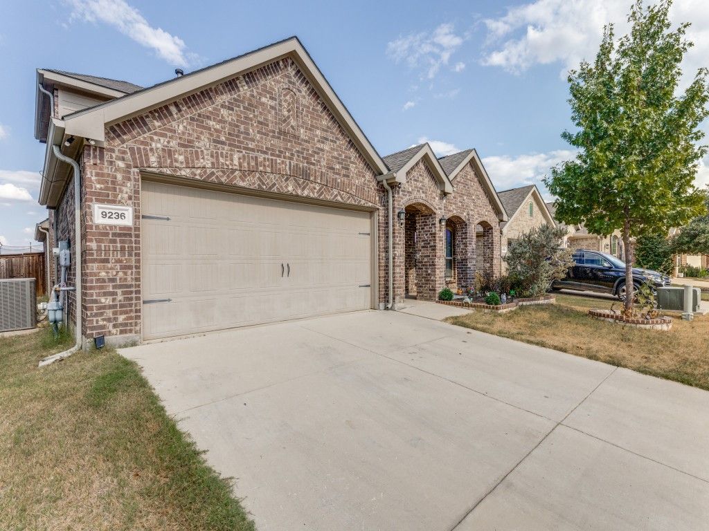 9236 Flying Eagle Lane, Fort Worth, TX 76131 — photo 2