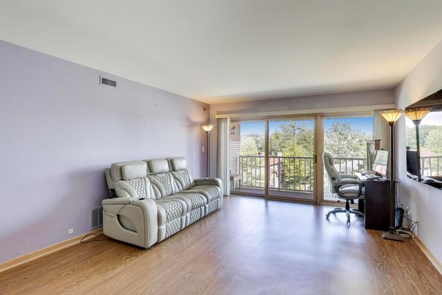 440 E Montrose Avenue 402, Wood Dale, IL 60191