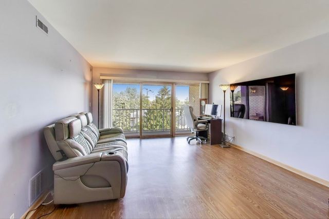 440 E Montrose Avenue 402, Wood Dale, IL 60191