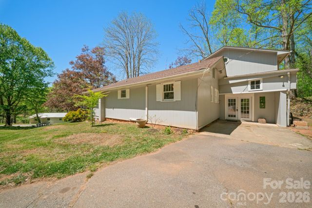 290 Hookers Gap Road, Candler, NC 28715