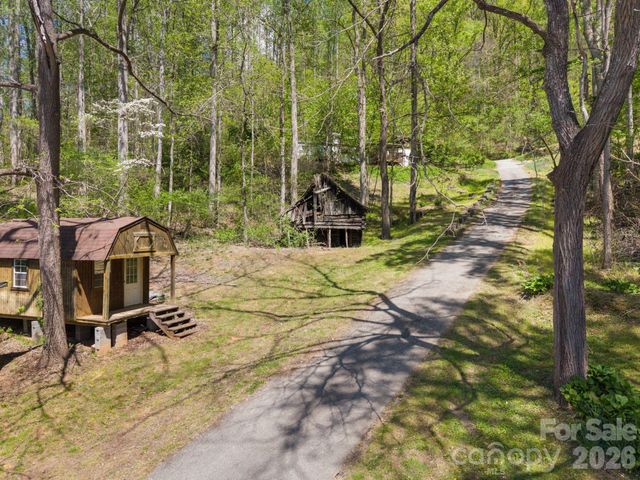 290 Hookers Gap Road, Candler, NC 28715
