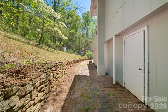 290 Hookers Gap Road, Candler, NC 28715