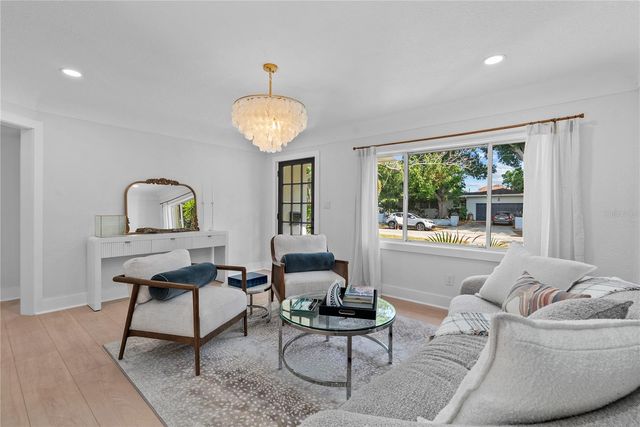 1211 16TH AVENUE N, St Petersburg, FL 33704