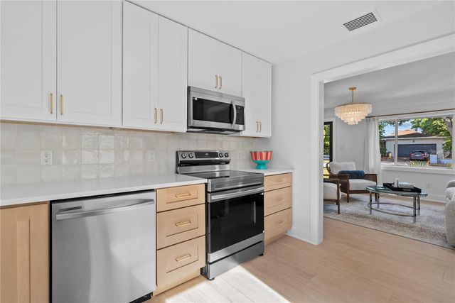 1211 16TH AVENUE N, St Petersburg, FL 33704