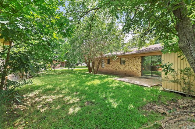 606 Hunter Street, Bonham, TX 75418