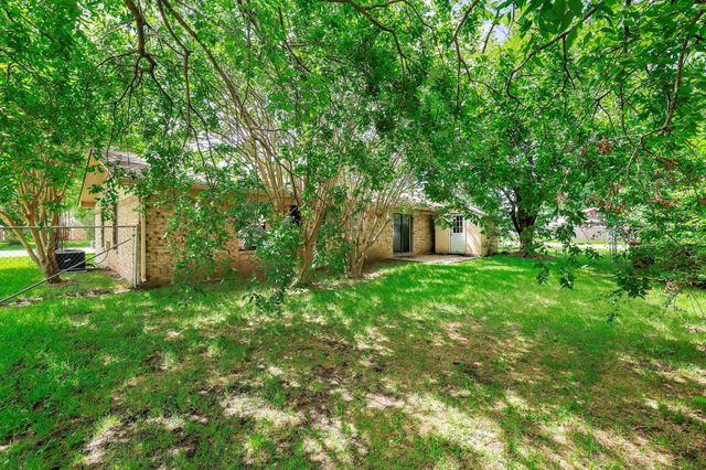 606 Hunter Street, Bonham, TX 75418